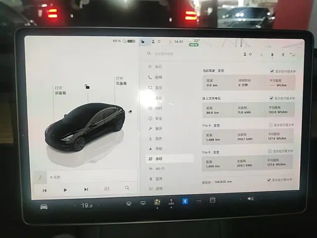 Tesla Model 3 — Фото автомобиля 11
