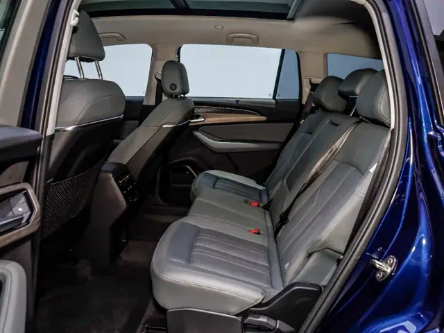 Audi Audi Q6 2023 45 TFSI quattro Uniform Cloud Yulin Package — Фото автомобиля 10