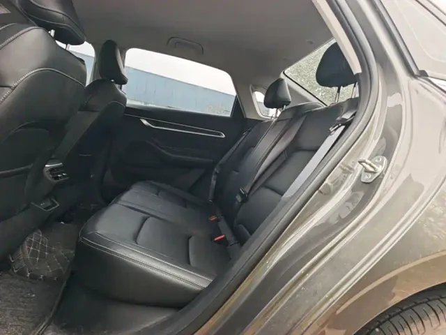 Geely Emgrand — Фото автомобиля 16