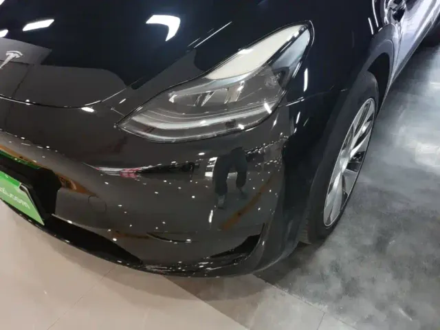 Tesla Model Y — Фото автомобиля 23
