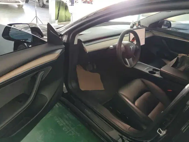 Tesla Model 3 — Фото автомобиля 11