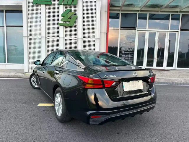 Nissan Teana — Фото автомобиля 3
