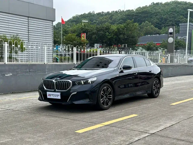 Фотография автомобиля — BMW 5 Series