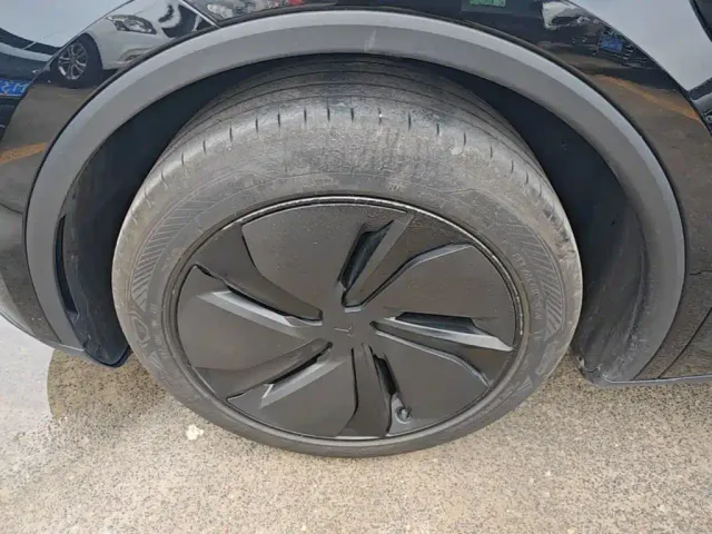Tesla Model Y — Фото автомобиля 22