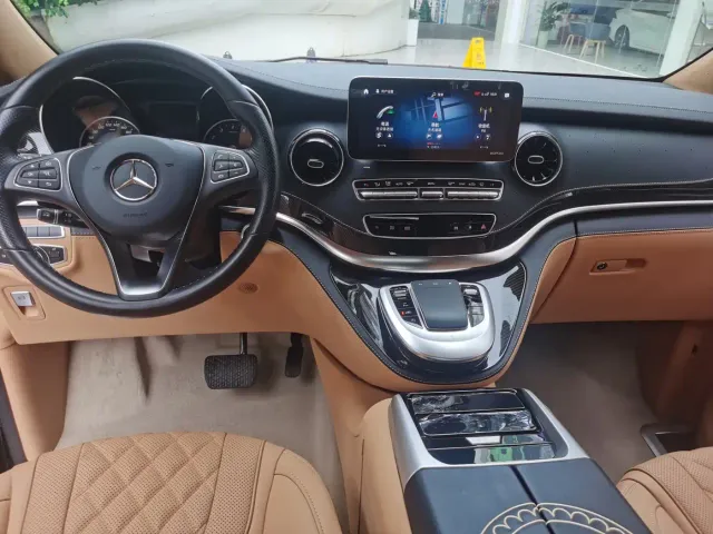 Mercedes-Benz V-Class — Фото автомобиля 21
