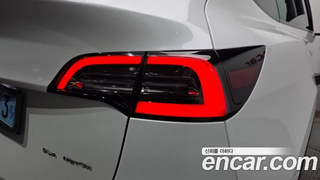 Tesla Model Y — Фото автомобиля 8