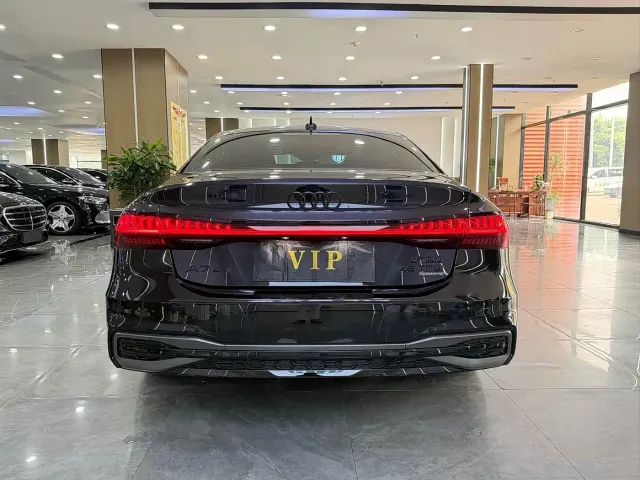 Audi A7L — Фото автомобиля 12