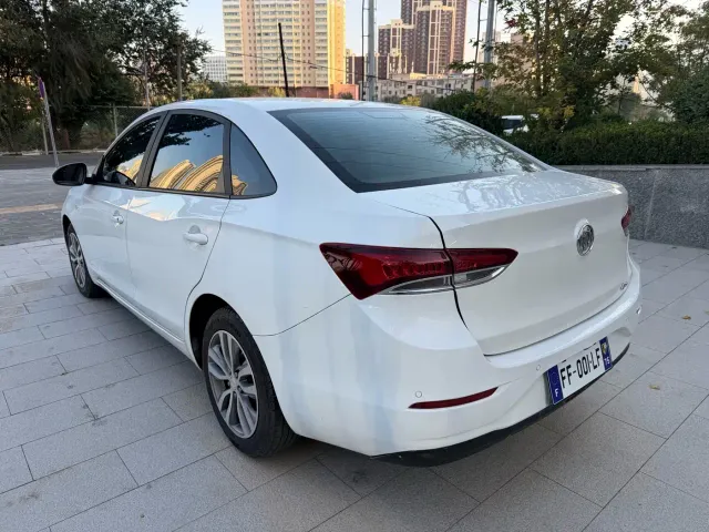 Buick Excelle — Фото автомобиля 4