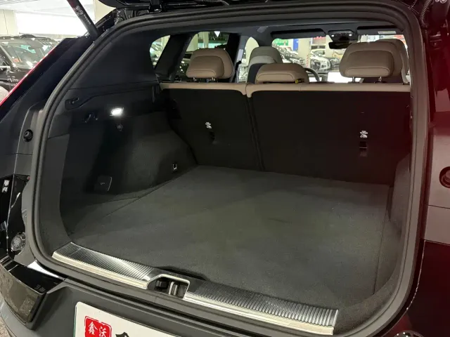 Volvo XC70 Plug-in Hybrid — Фото автомобиля 10