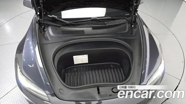 Tesla Model 3 — Фото автомобиля 9