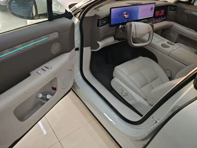 IM Motors LS6 — Фото автомобиля 15