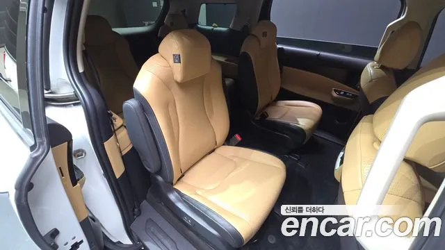 Kia Carnival — Фото автомобиля 18