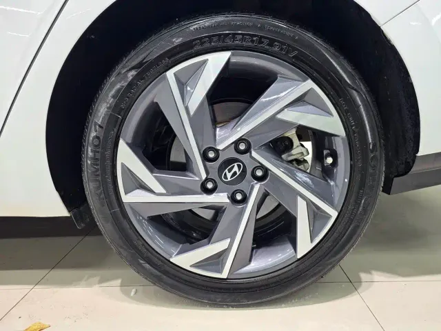 Hyundai Elantra — Фото автомобиля 8