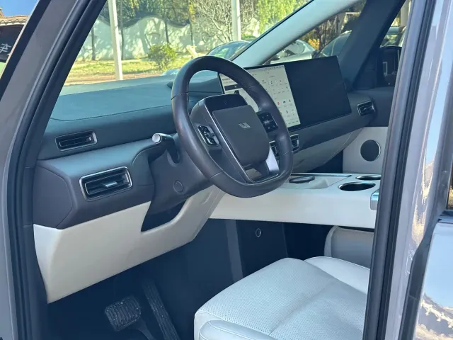 Li Auto MEGA — Фото автомобиля 10