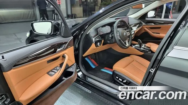 BMW 5 Series G30 — Фото автомобиля 11