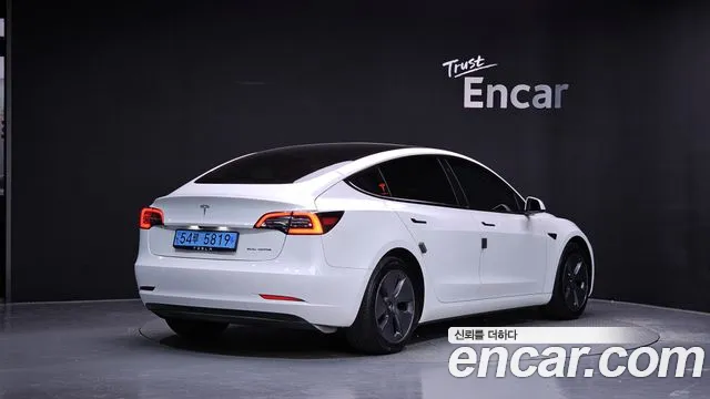 Фотография автомобиля — Tesla Model 3