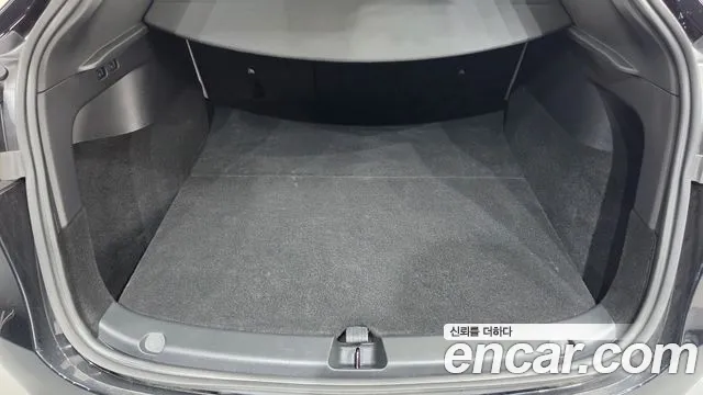 Tesla Model Y — Фото автомобиля 23