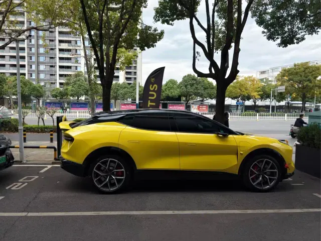 Lotus Eletre — Фото автомобиля 6