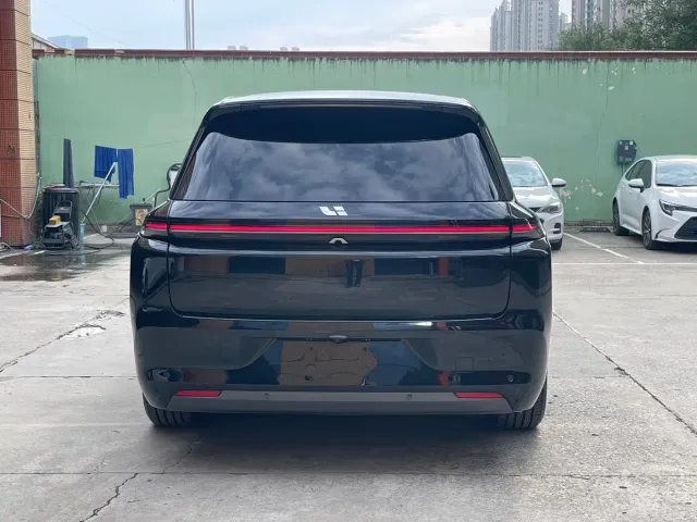 Li Auto L8 — Фото автомобиля 5