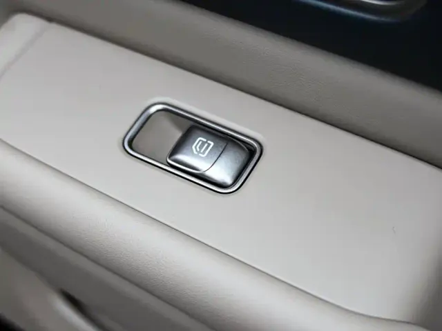 Li Auto MEGA — Фото автомобиля 30
