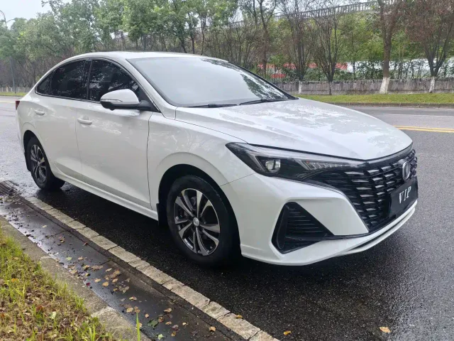 Changan Eado — Фото автомобиля 3