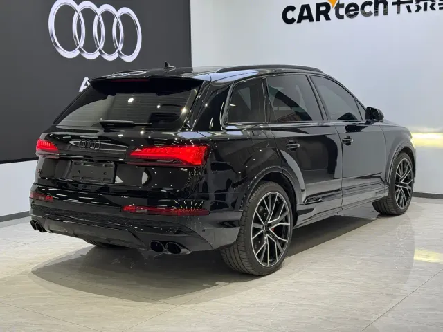 Audi Q7 — Фото автомобиля 4
