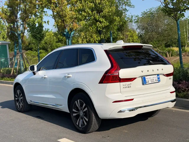 Volvo XC60 — Фото автомобиля 12