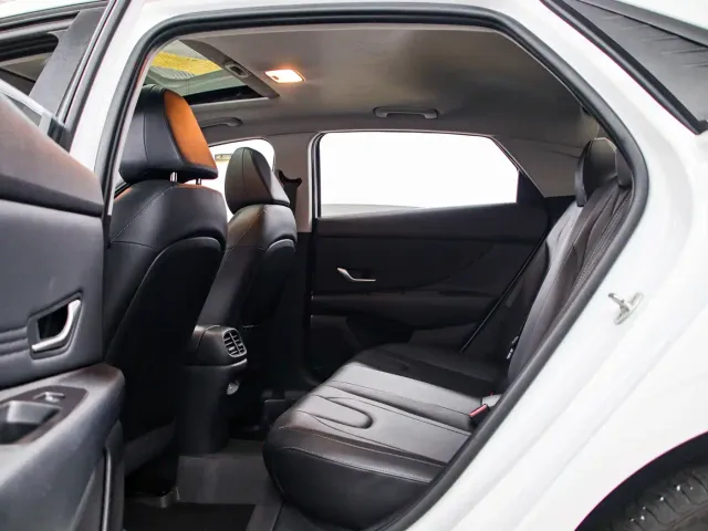 Hyundai Elantra — Фото автомобиля 15
