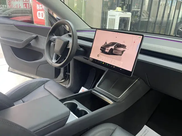 Tesla Model Y — Фото автомобиля 18