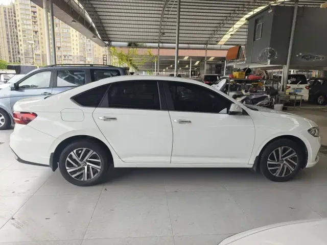 Volkswagen Lavida — Фото автомобиля 9