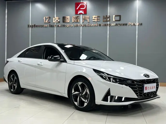 Hyundai Elantra — Фото автомобиля 3