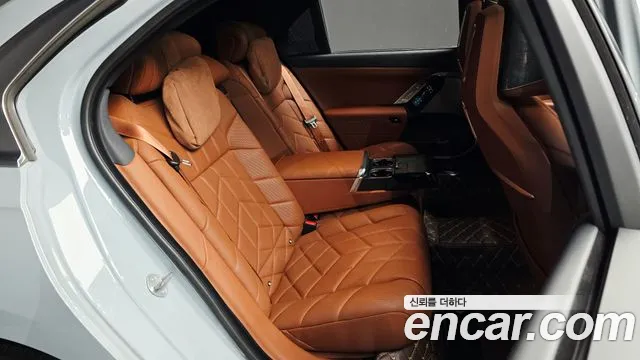 BMW 7 Series G70 — Фото автомобиля 17