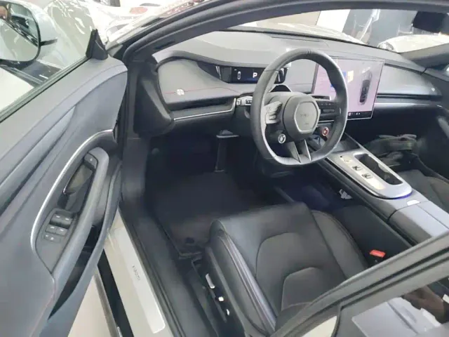 Xiaomi SU7 — Фото автомобиля 15