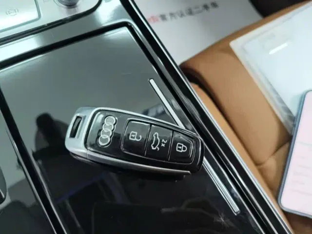 Audi A8 — Фото автомобиля 14