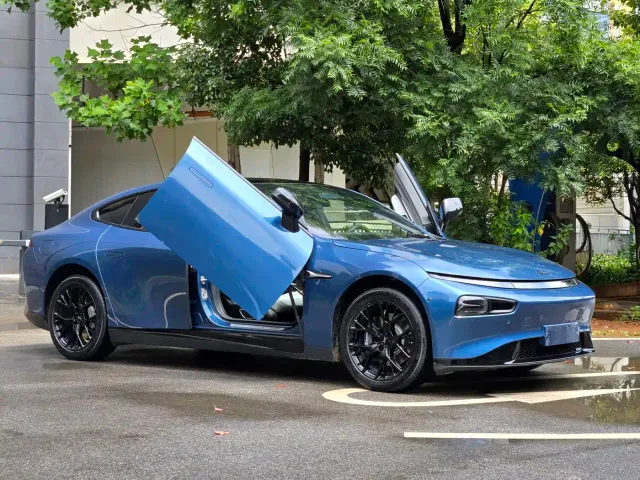 Xpeng P7 — Фото автомобиля 2