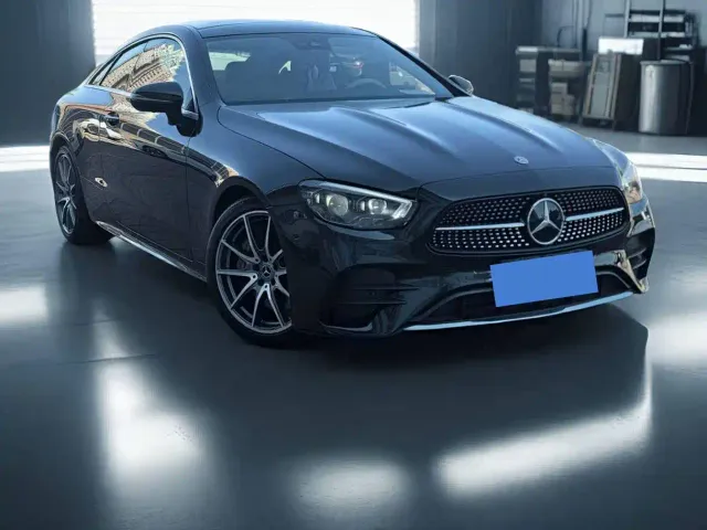 Фотография автомобиля — Mercedes-Benz E-Class