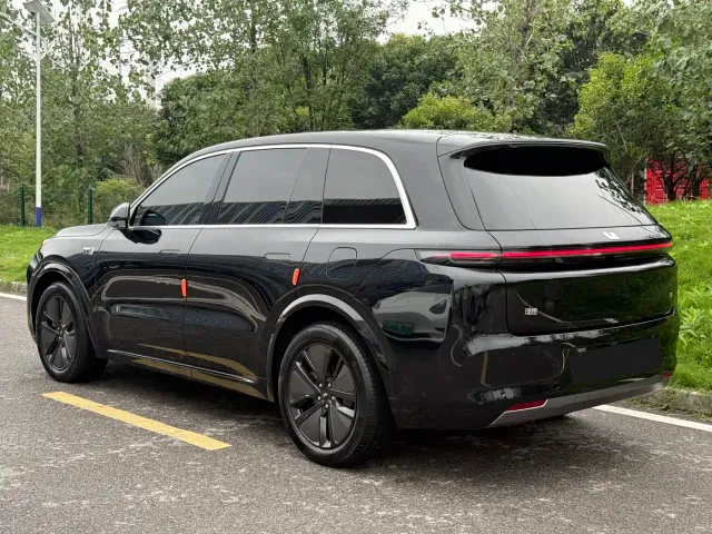 Li Auto L8 — Фото автомобиля 8