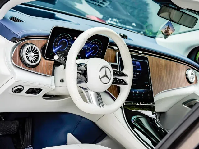 Mercedes-Benz EQE SUV — Фото автомобиля 16