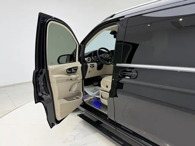 Mercedes-Benz V-Class — Фото автомобиля 23