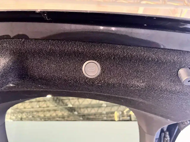 Tesla Model Y — Фото автомобиля 22