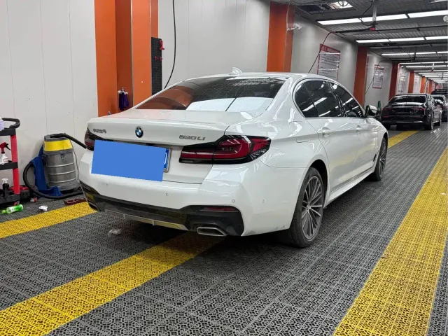 BMW 5 Series — Фото автомобиля 4