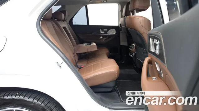 Mercedes-Benz GLE-Class — Фото автомобиля 17