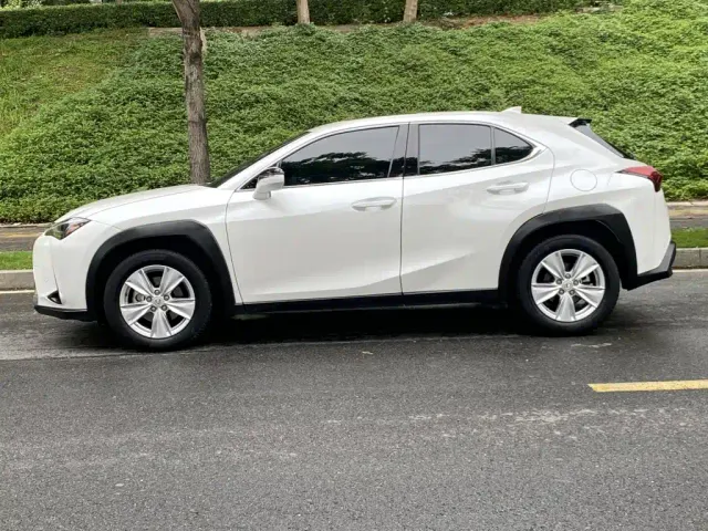 Lexus UX — Фото автомобиля 18