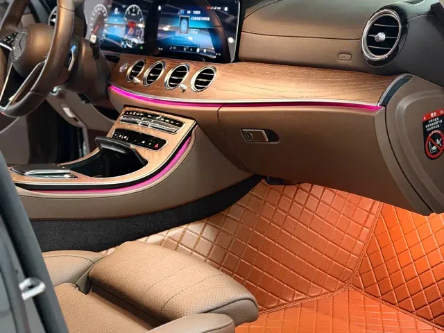 Mercedes-Benz E-Class — Фото автомобиля 3
