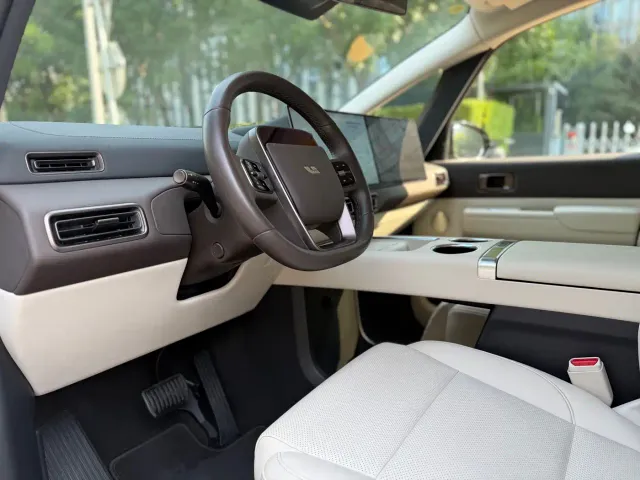 Li Auto MEGA — Фото автомобиля 8