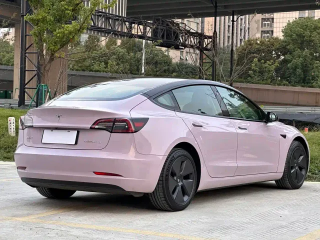 Tesla Model 3 — Фото автомобиля 12