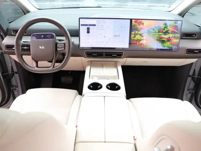 Li Auto MEGA — Фото автомобиля 15