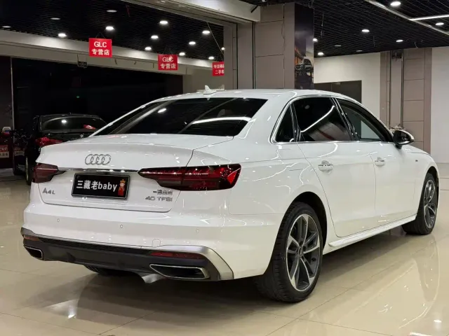 Audi A4L — Фото автомобиля 9