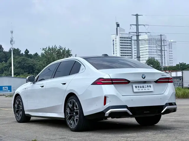 BMW 5 Series — Фото автомобиля 9