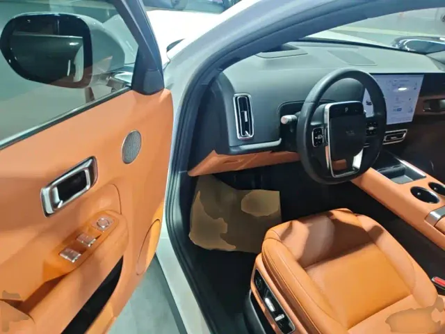 Li Auto L7 — Фото автомобиля 15